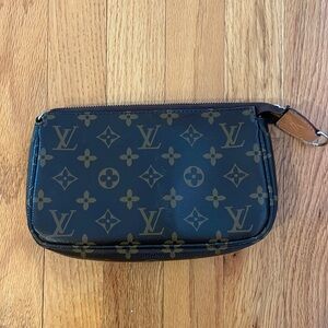 Not authentic. LV look alike bag. Great size.
